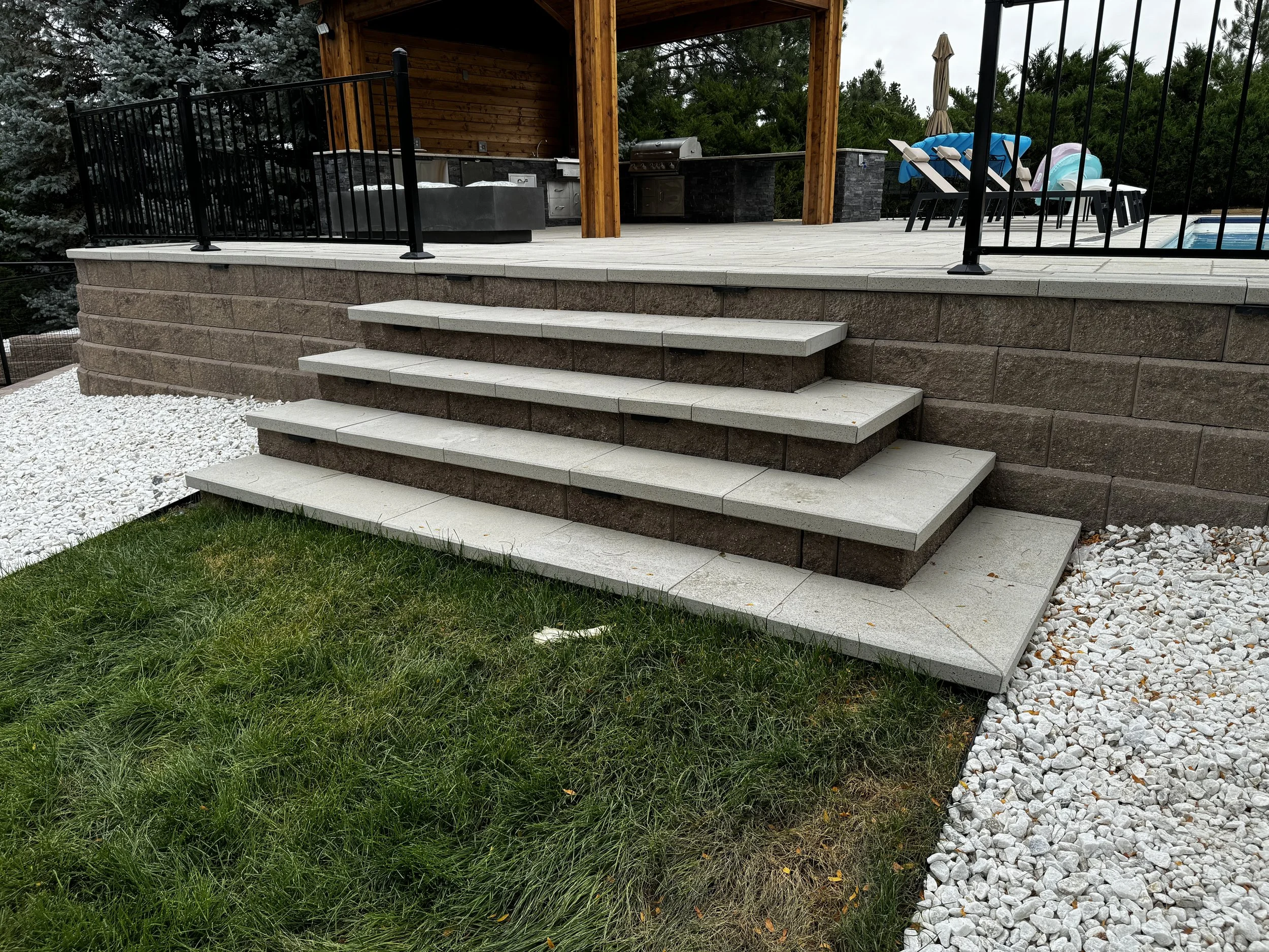 Block Retaining Wall & Outdoor Kitchen - Aspenwood Landscape Denver